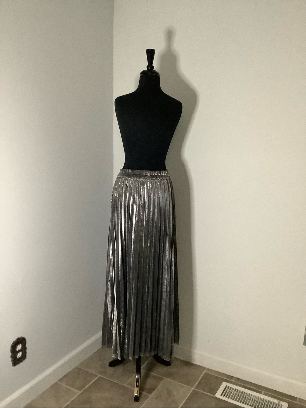Metallic Pleated Maxi Skirt - Silver